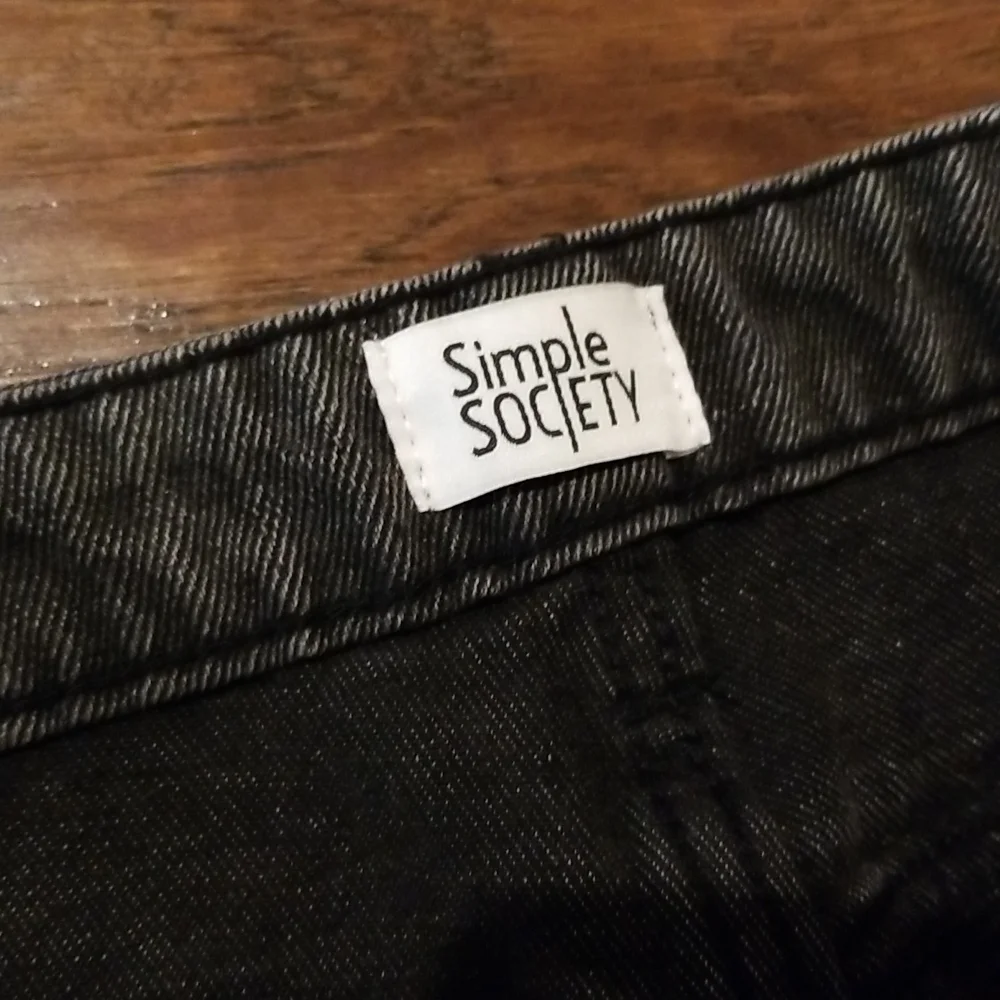Simple Society Faded Blk High Rise Jeans W/ F…
